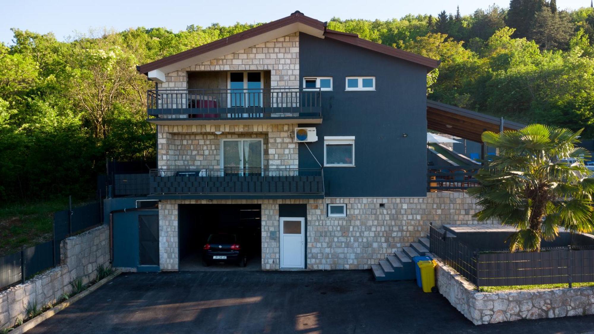 Apa Villa
