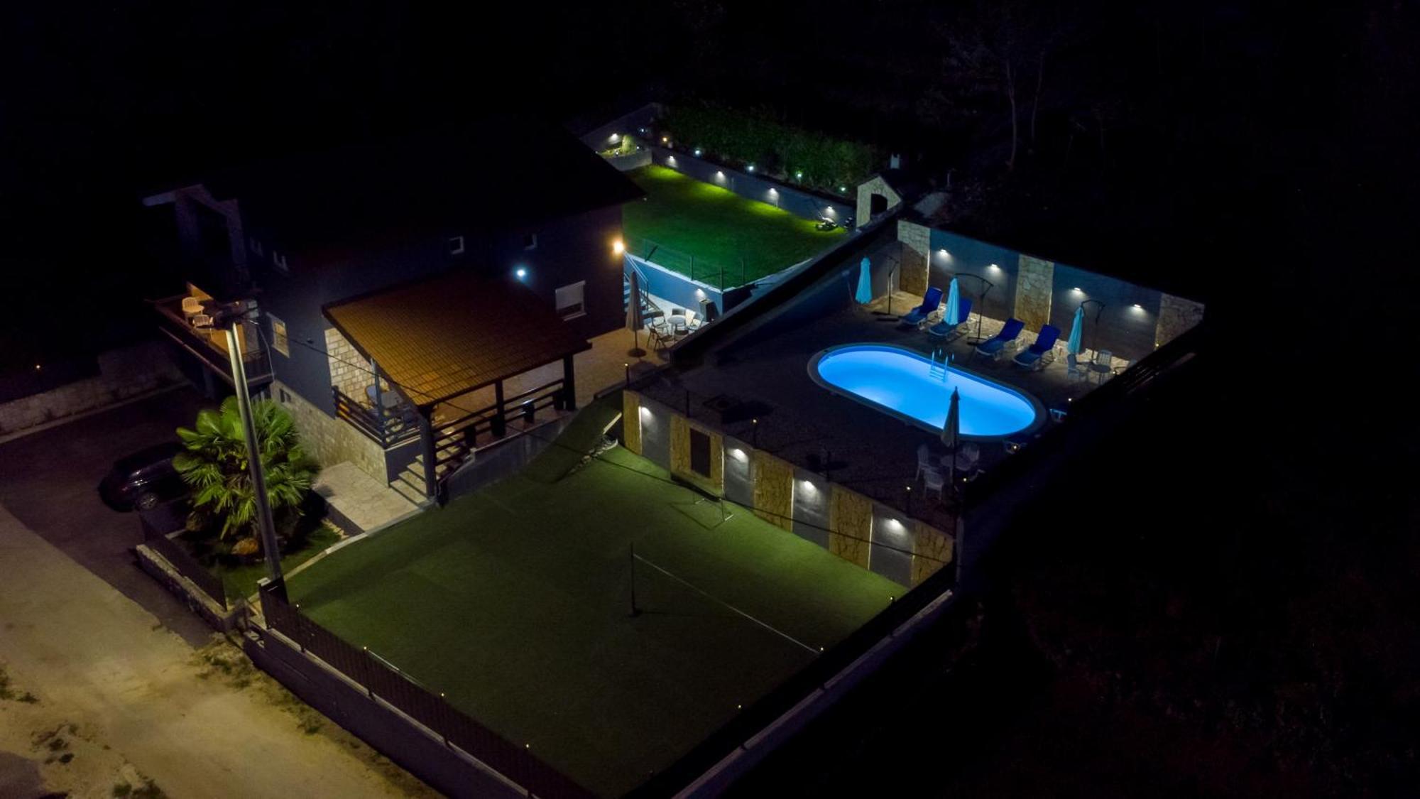 Apa Villa