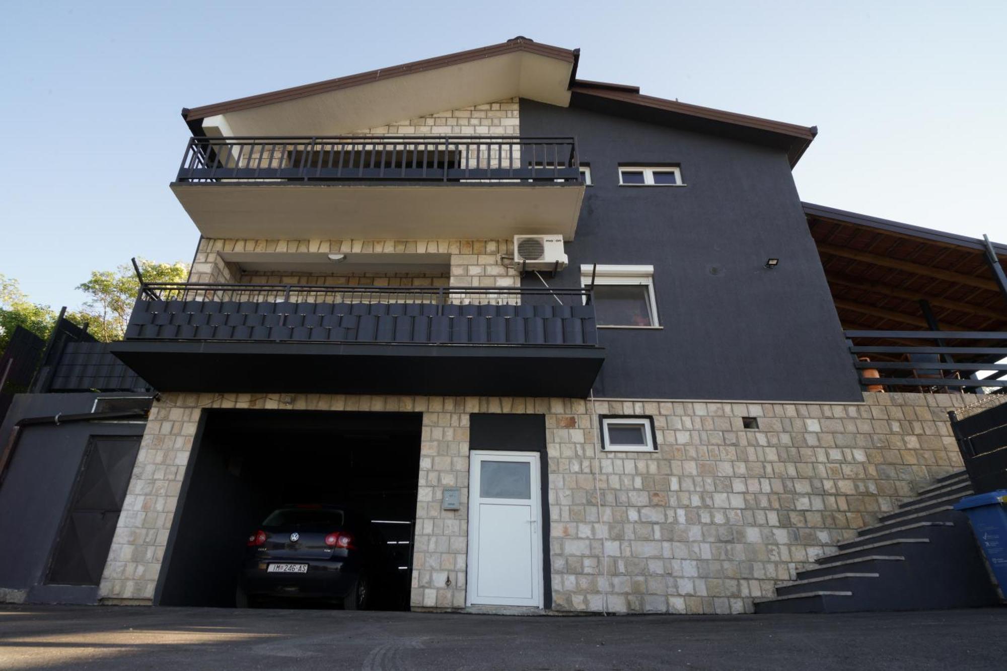 Apa Villa